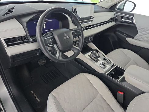 Used 2023 Mitsubishi Outlander SEL image 16