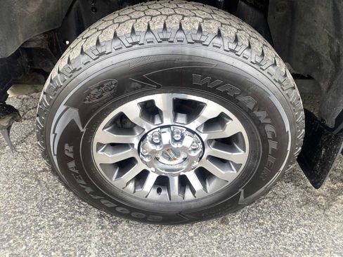 Used 2015 Ford F250 XLT w/ XLT Value Package image 39