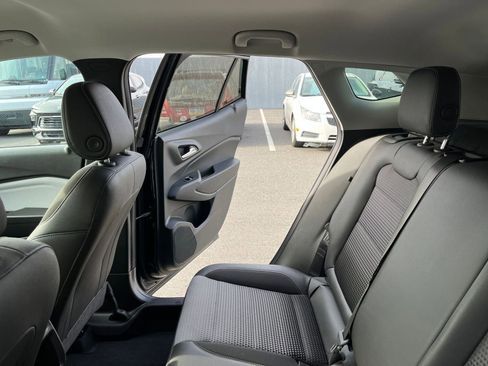 Used 2025 Chevrolet Trax LT image 38