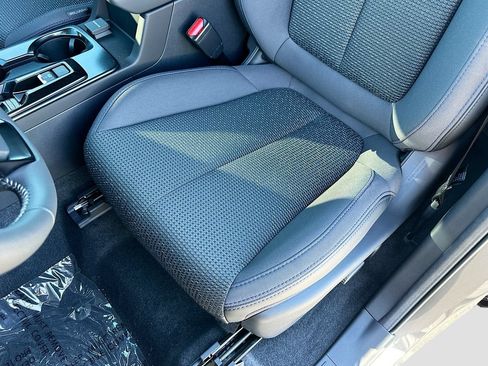 Used 2026 Subaru Forester Premium AWD/4WD image 18