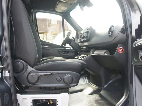 Used 2019 Mercedes-Benz Sprinter 4500 image 18