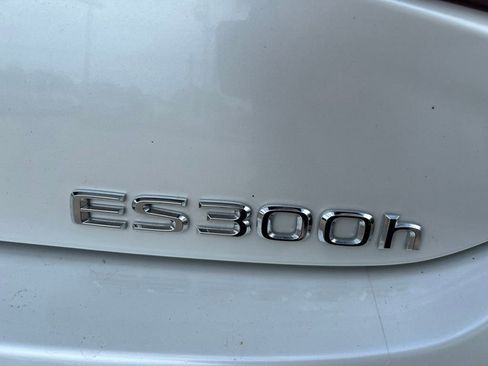 Used 2024 Lexus ES 300h w/ Premium Package FWD image 5