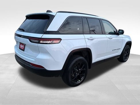 New 2026 Jeep Grand Cherokee Altitude image 5