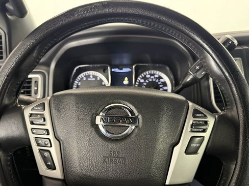 Used 2018 Nissan Titan SV w/ SV Convenience Package image 24
