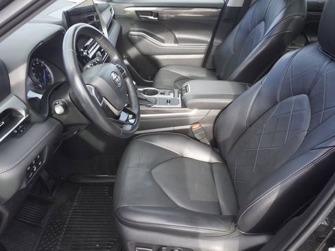 Used 2022 Toyota Highlander Platinum image 19