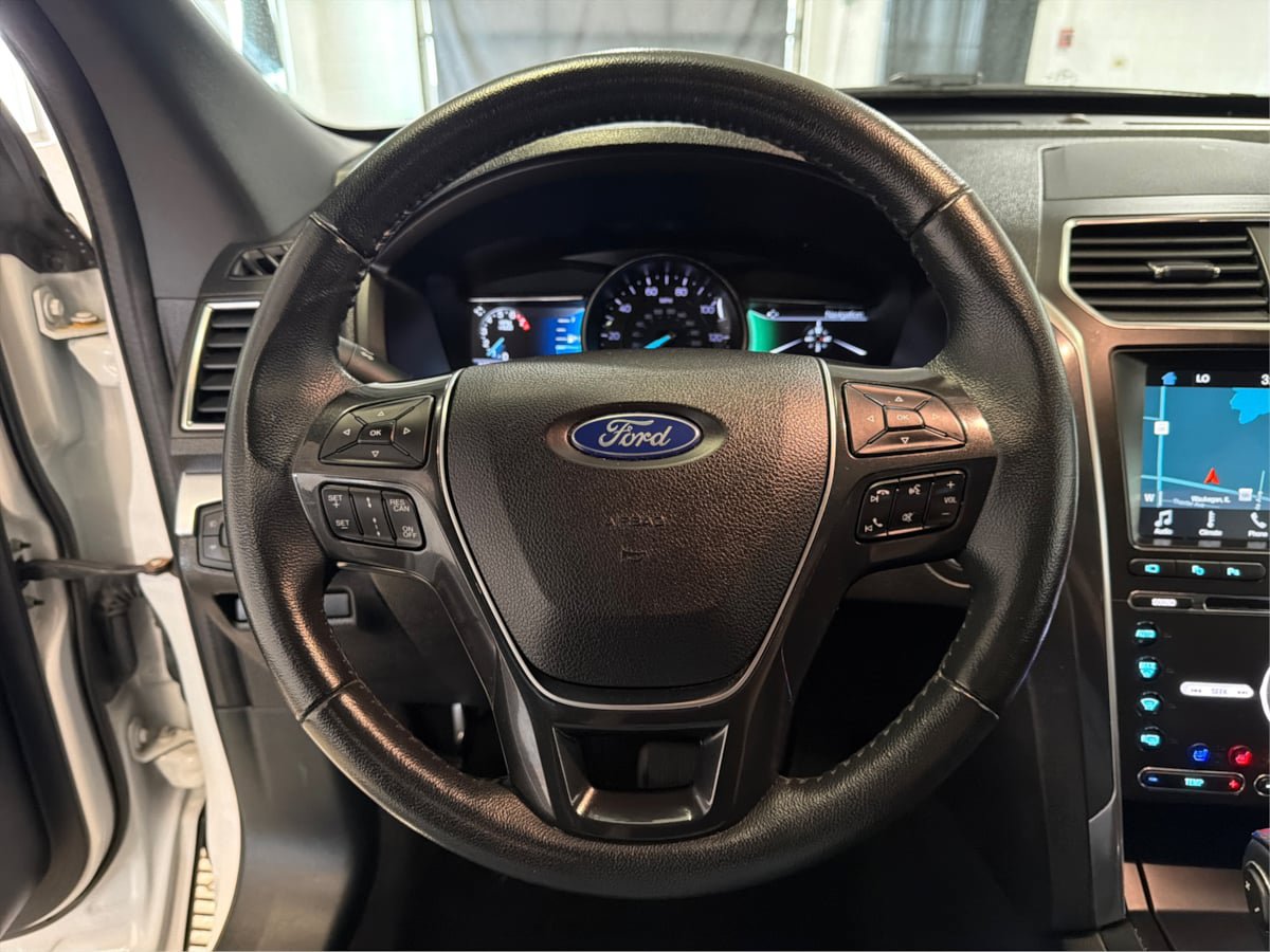 Used 2018 Ford Explorer Limited w/ Equipment Group 301A AWD/4WD image 22