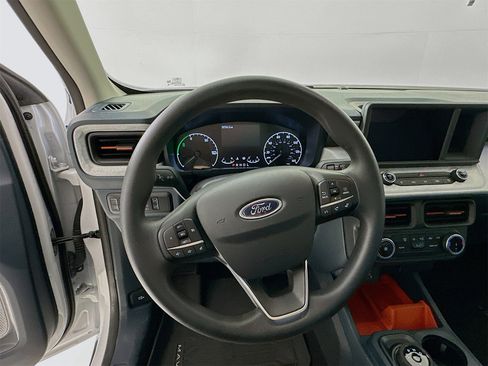 Used 2024 Ford Maverick XLT image 12