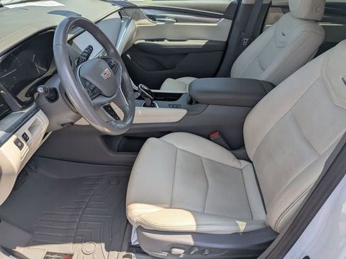 Used 2018 Cadillac XT5 Luxury w/ Driver Awareness Package AWD/4WD image 12