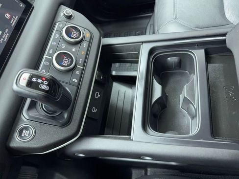 Used 2024 Land Rover Defender 90 S image 30