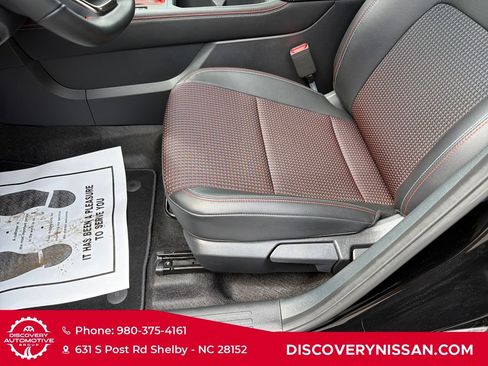 Certified 2025 Nissan Kicks SR FWD image 12