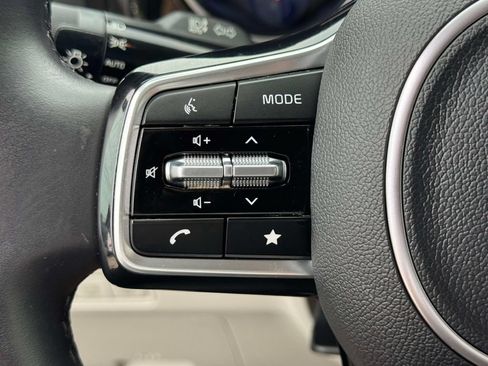 Used 2024 Kia Carnival EX FWD image 20