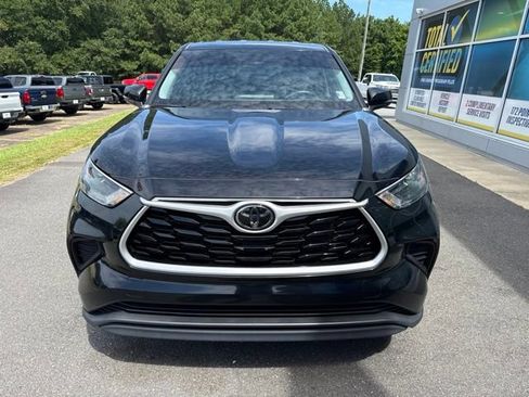 Used 2023 Toyota Highlander L FWD image 2