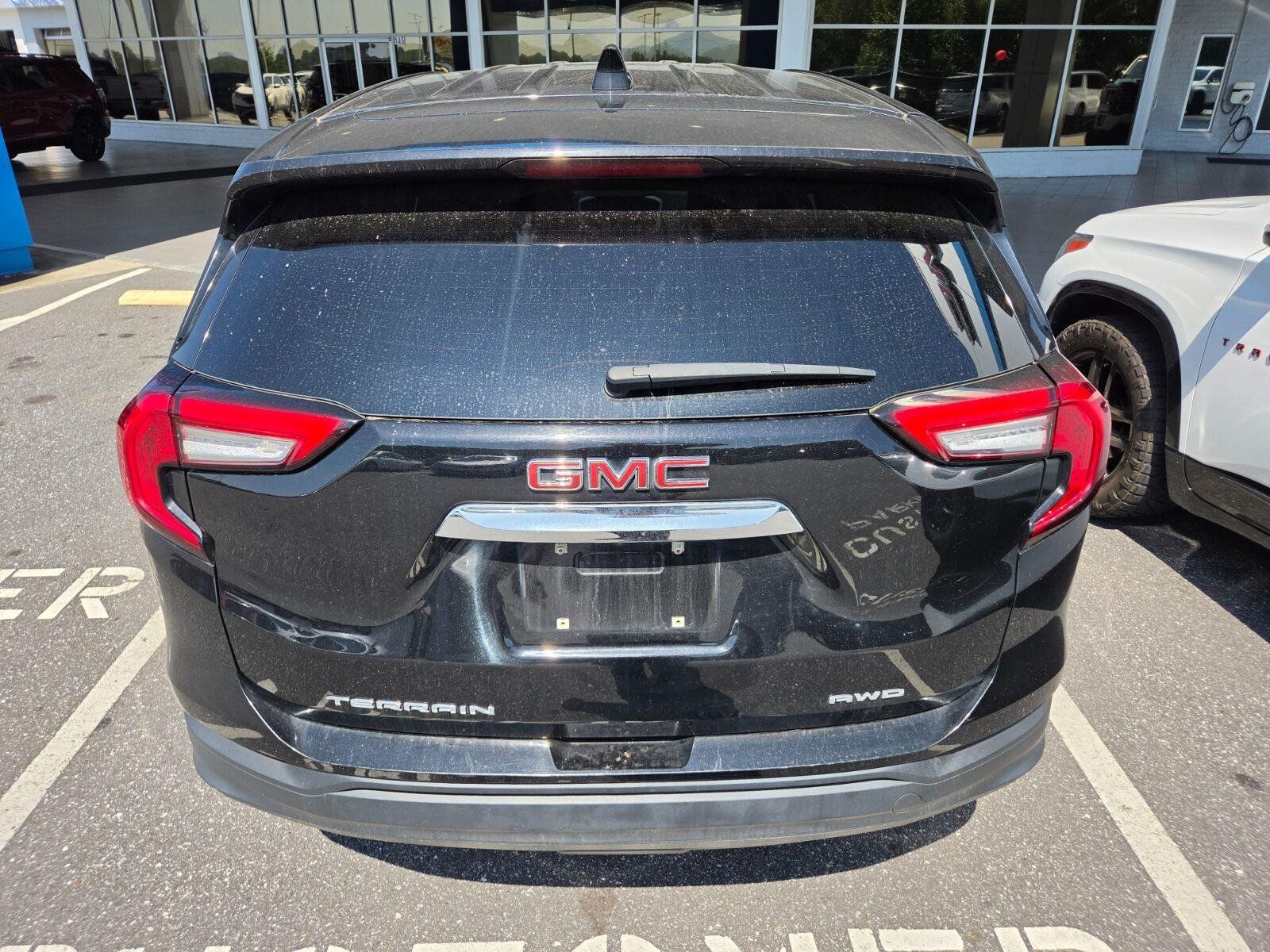 Used 2024 GMC Terrain SLE AWD/4WD image 6