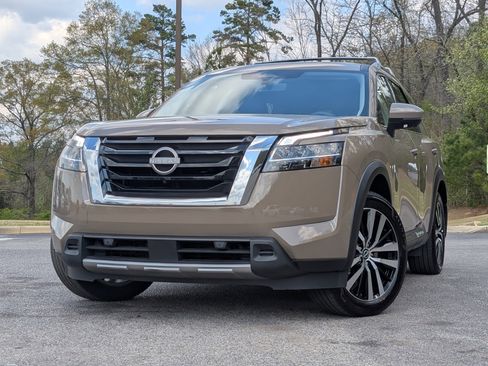 Used 2024 Nissan Pathfinder Platinum w/ Cargo Package image 4