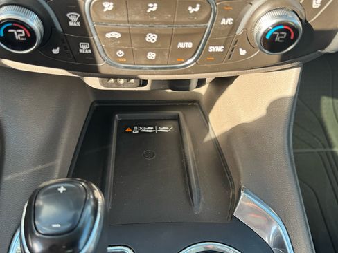 Used 2018 Chevrolet Traverse Premier image 41