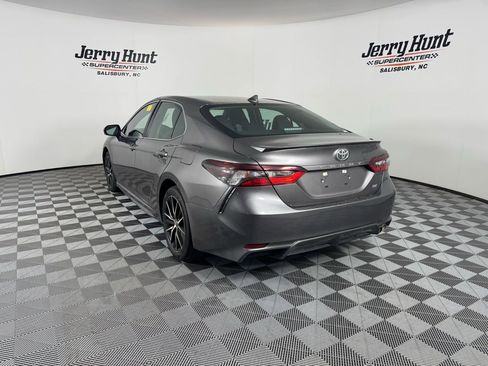 Used 2024 Toyota Camry SE w/ Convenience Package image 10