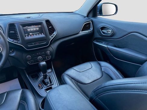 Used 2019 Jeep Cherokee Latitude Plus image 23