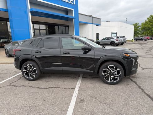 New 2026 Chevrolet Trax RS FWD image 2