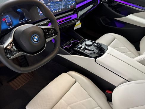 Used 2026 BMW i5 eDrive40 w/ Convenience Package image 4