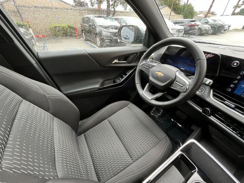 Used 2025 Chevrolet Equinox LT image 34