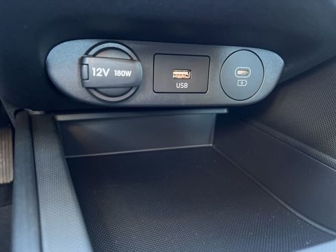 Used 2025 Hyundai Elantra SE image 19