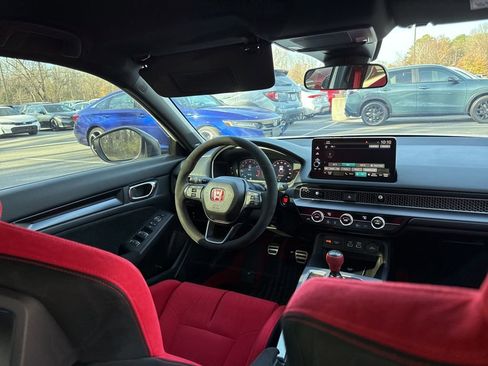 Used 2025 Honda Civic Type R image 13