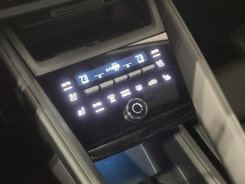 New 2026 Porsche Macan Electric RWD image 24