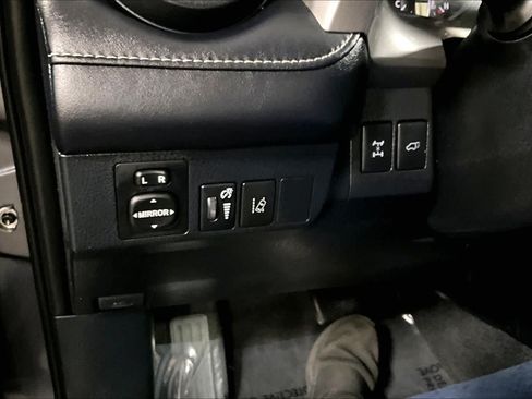 Used 2018 Toyota RAV4 Limited AWD/4WD image 34