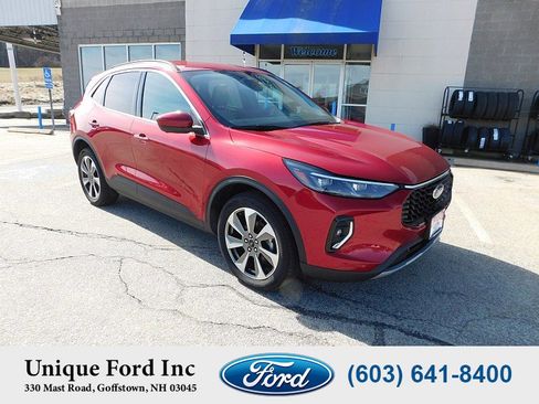 Used 2023 Ford Escape Platinum w/ Premium Technology Package image 2