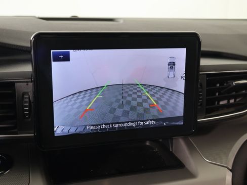 Used 2022 Ford Explorer XLT w/ Equipment Group 202A RWD image 6