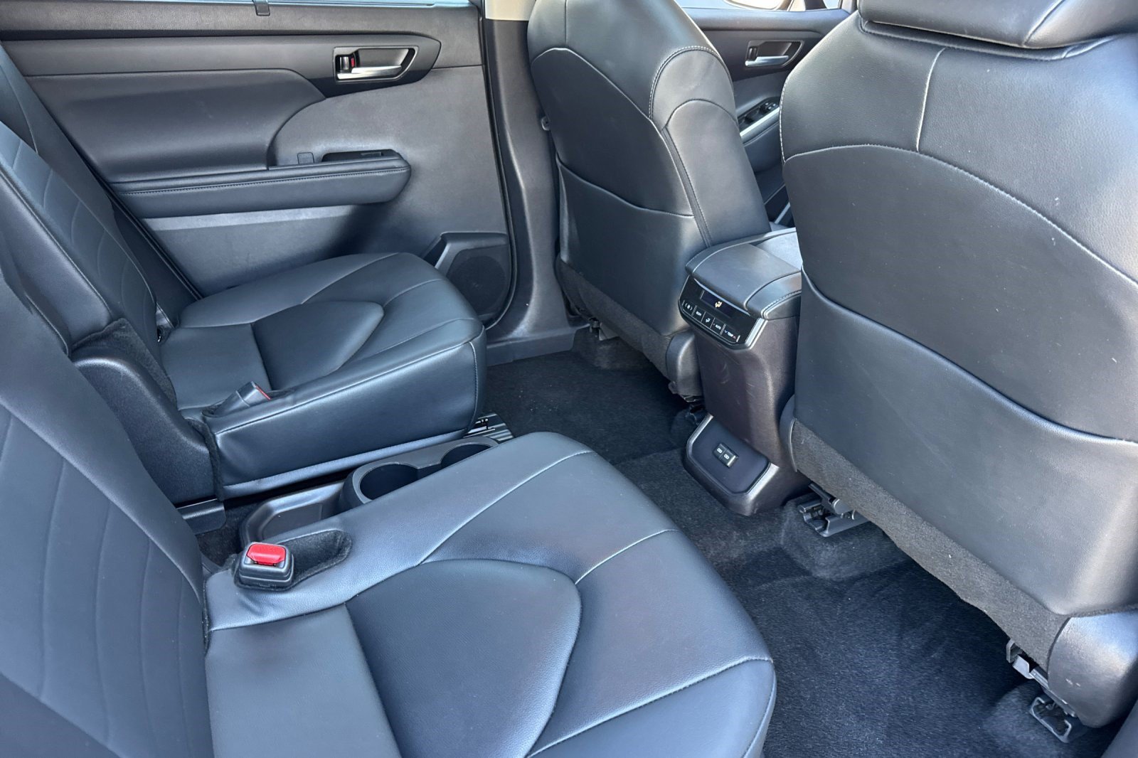 Used 2026 Toyota Highlander XLE AWD/4WD image 32