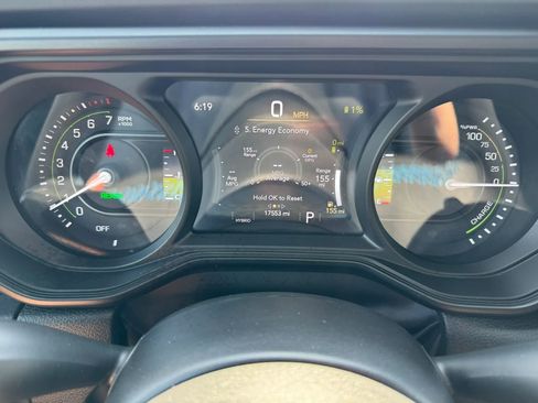 Used 2025 Jeep Wrangler Unlimited Rubicon 4xe AWD/4WD image 15