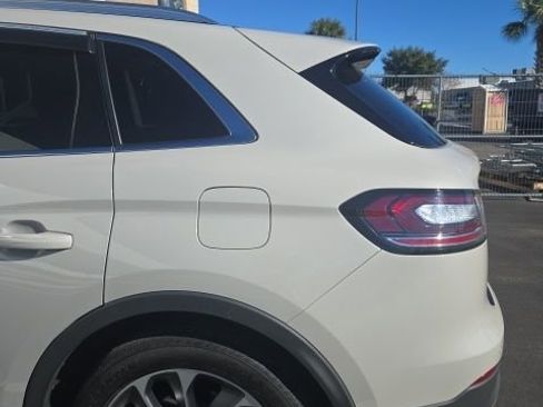 Used 2022 Lincoln Nautilus Reserve w/ Equipment Group 201A image 9