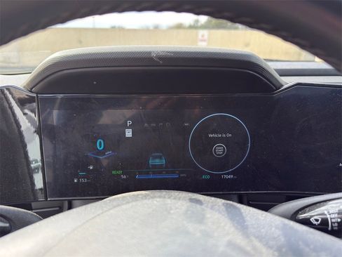 Used 2025 Hyundai Elantra SEL image 19