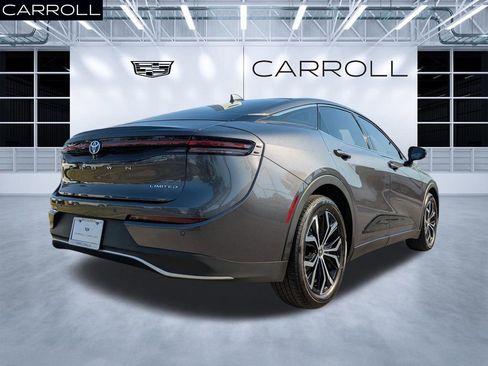 Used 2023 Toyota Crown Limited image 4