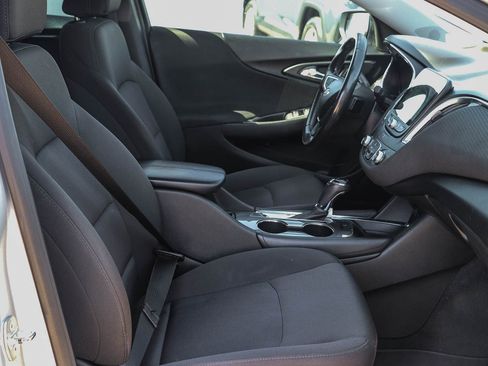 Used 2018 Chevrolet Malibu LT FWD image 16