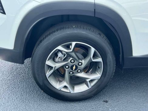 Used 2024 Chevrolet Trax LT FWD image 11