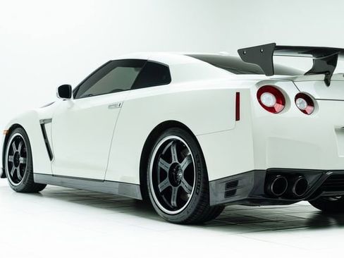 Used 2013 Nissan GT-R Black Edition image 21
