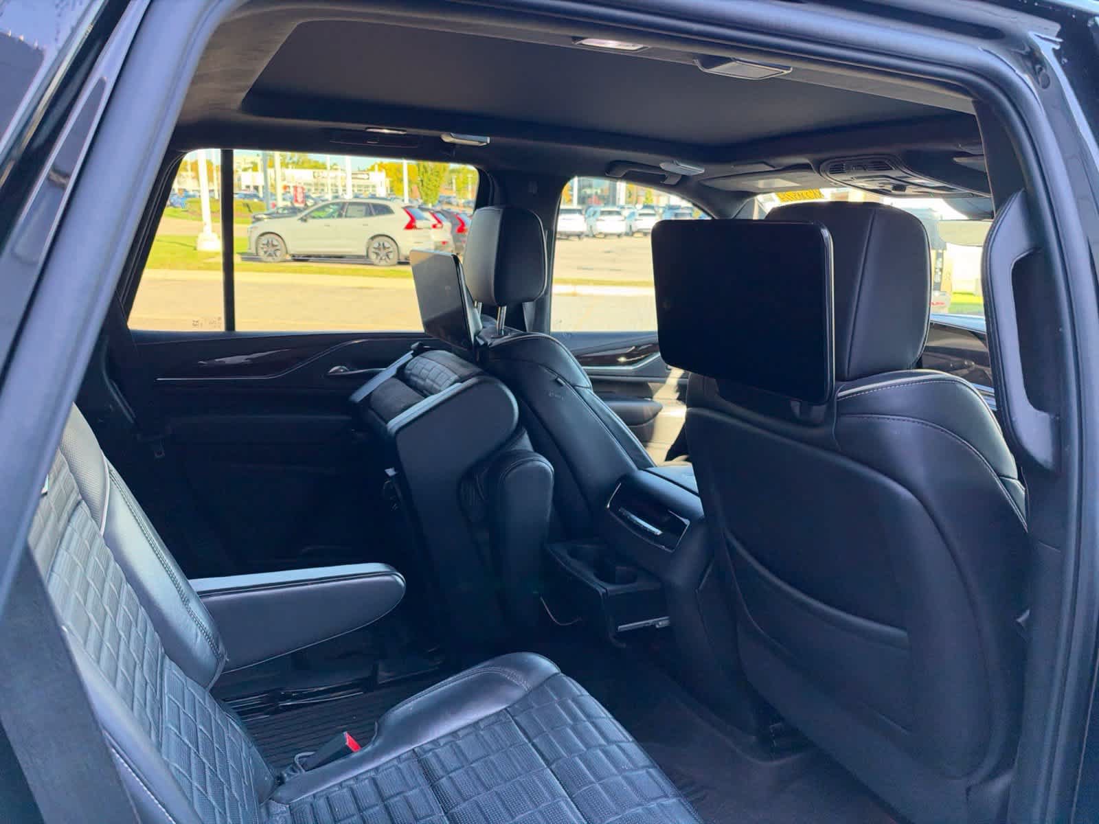 Used 2024 Cadillac Escalade Sport Platinum w/ LPO, ONYX Package AWD/4WD image 13