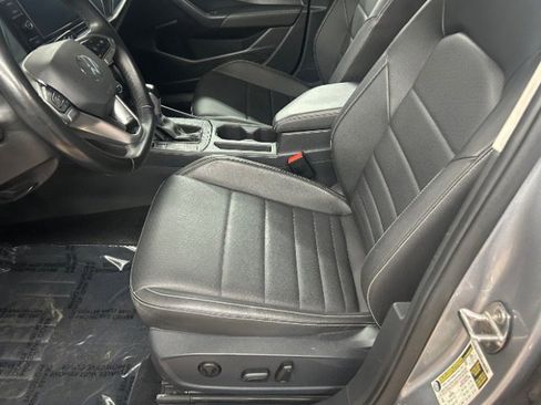Used 2022 Volkswagen Jetta SE image 12