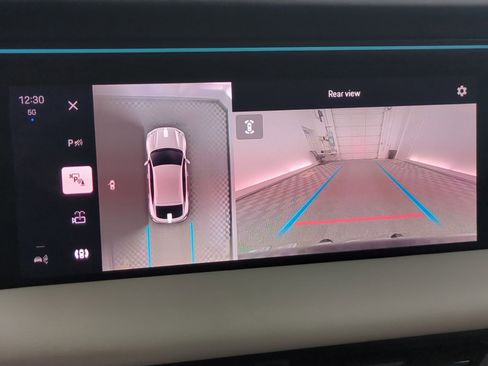 Certified 2025 Porsche Macan 4 Electric AWD/4WD image 15