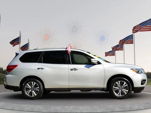 Used 2019 Nissan Pathfinder SL image 8