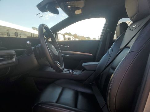 Used 2024 Cadillac XT4 Premium Luxury image 8