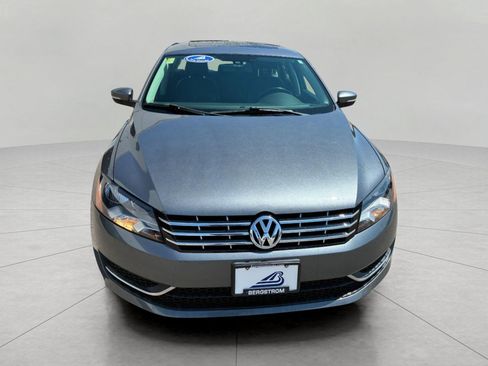 Used 2015 Volkswagen Passat TDI SE FWD image 3