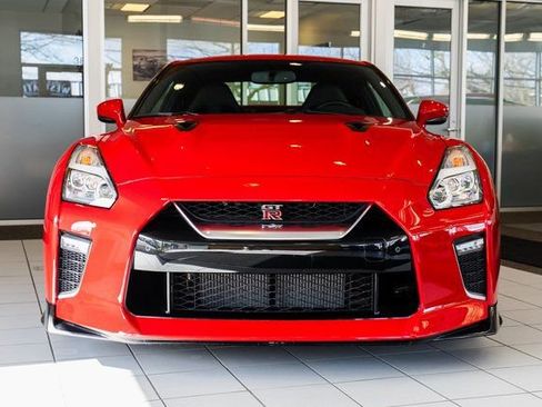 Used 2020 Nissan GT-R Premium w/ Premium Interior Package AWD/4WD image 2