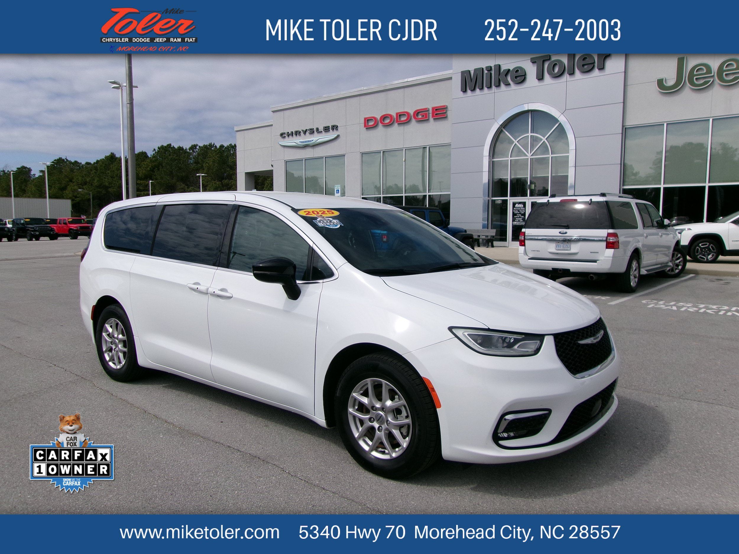 Used 2025 Chrysler Pacifica Select FWD image 1