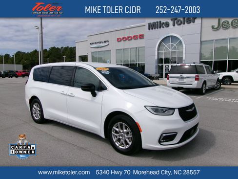Used 2025 Chrysler Pacifica Select FWD image 1