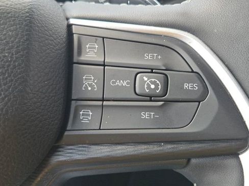 Used 2023 Jeep Grand Cherokee L Laredo AWD/4WD image 15