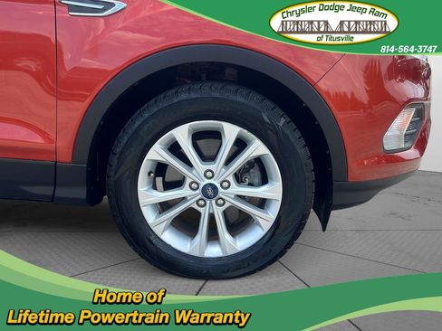 Used 2019 Ford Escape SE image 2