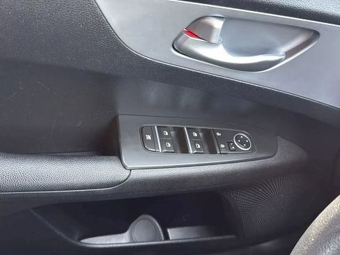 Used 2023 Kia Forte LXS image 22